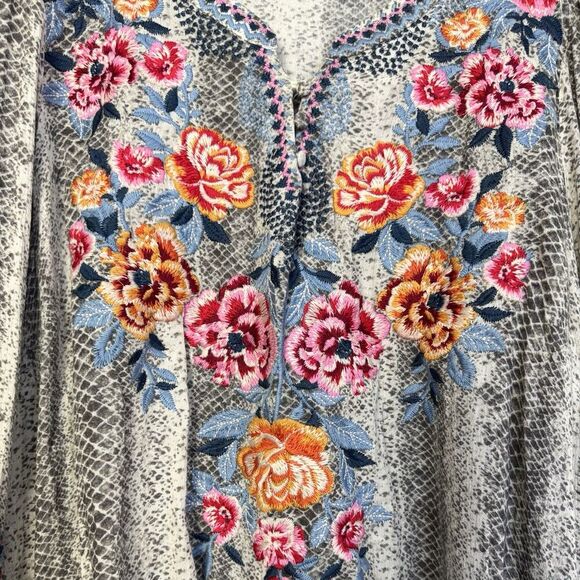 Savanna Jane Floral Embroidered Tunic Top 2X Boho Artsy Festival Flared Sleeves - Picture 8 of 11